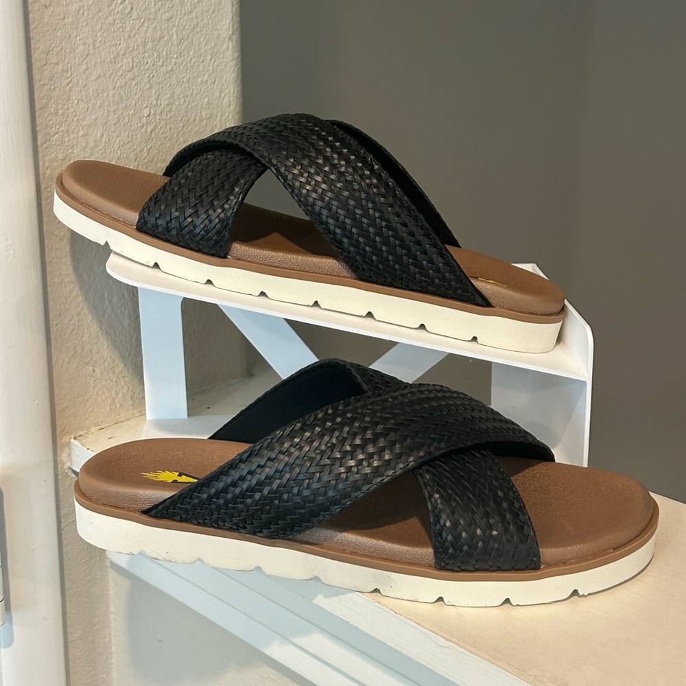 Volatile Women's Aushan  Black Woven Size 11  Style PV170  Back Woven New In Box